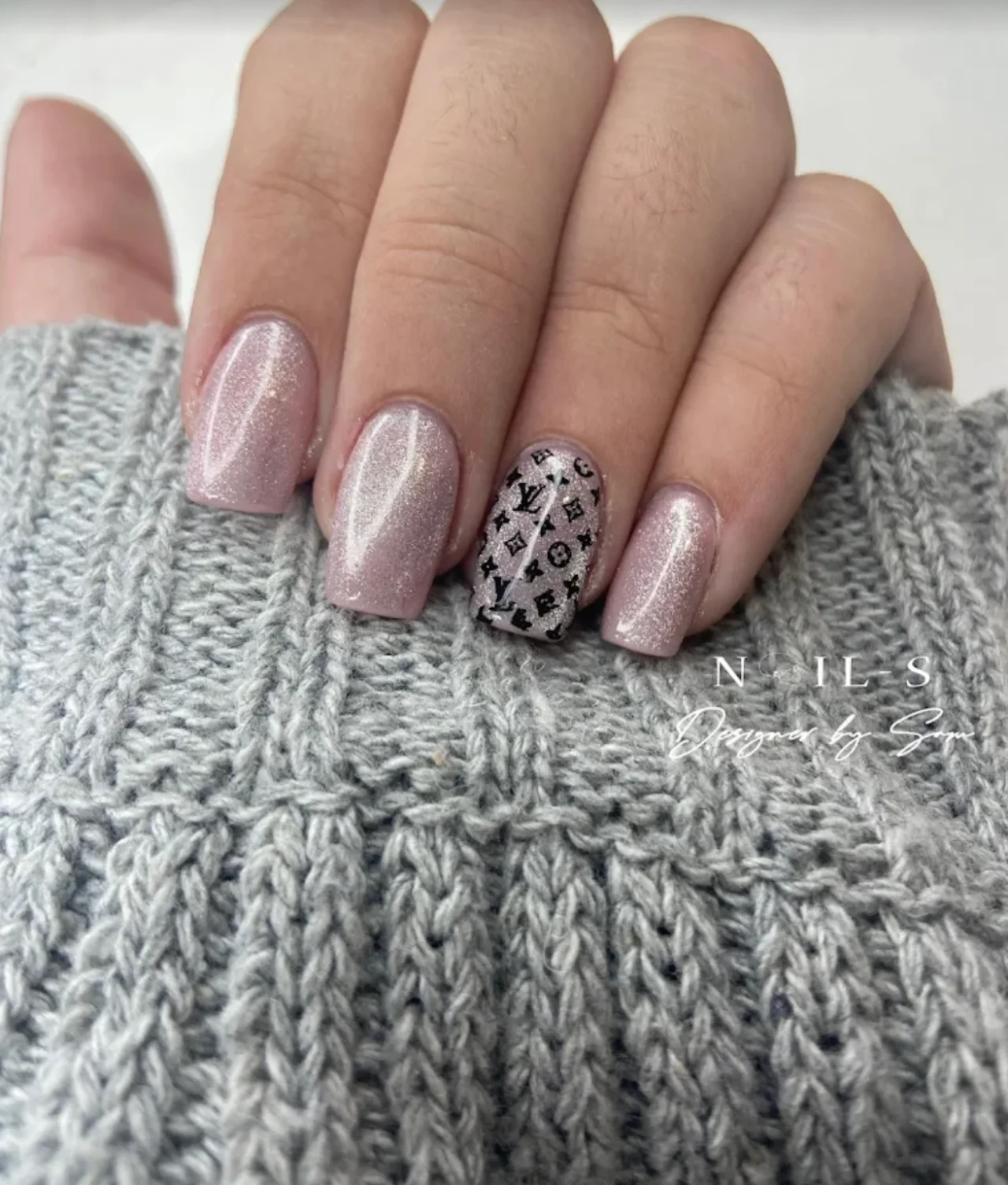 Nail-S Designer à Loire